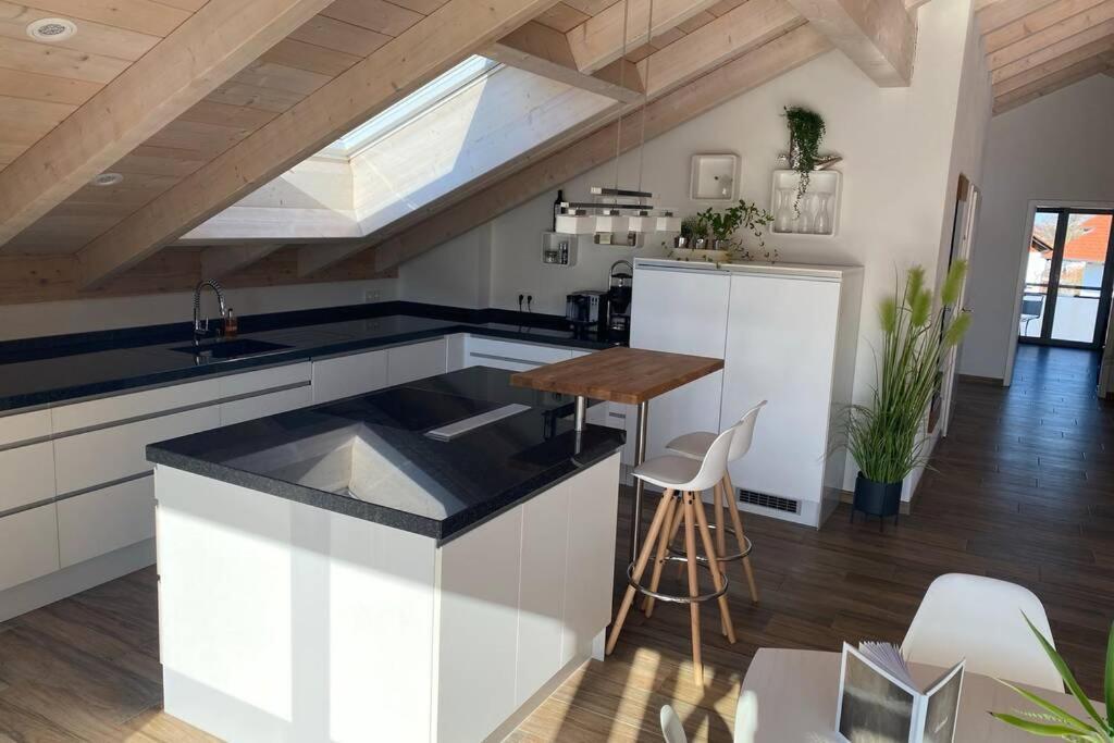 Lichtdurchflutete Wohnung Mit Grosser Dachterrasse Bruckmühl Dış mekan fotoğraf
