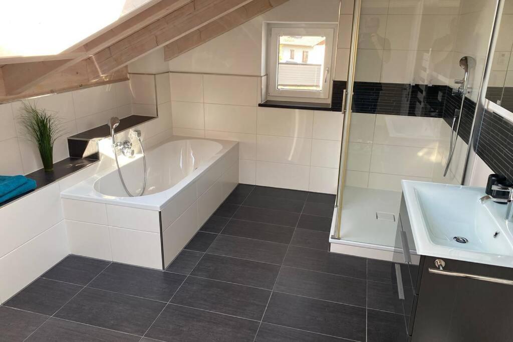 Lichtdurchflutete Wohnung Mit Grosser Dachterrasse Bruckmühl Dış mekan fotoğraf